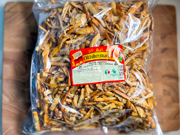 Нитка ЖАРЕНАЯ "Чеснок с зеленью" Oktobersnack 1 кг (сырный продукт) в Перми